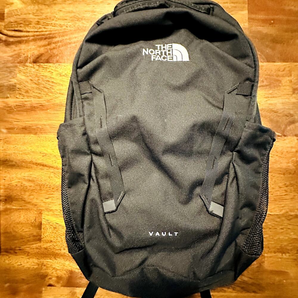 The North Face Vault Backpack Flexvent Laptop Bag Black White 19" School Bag